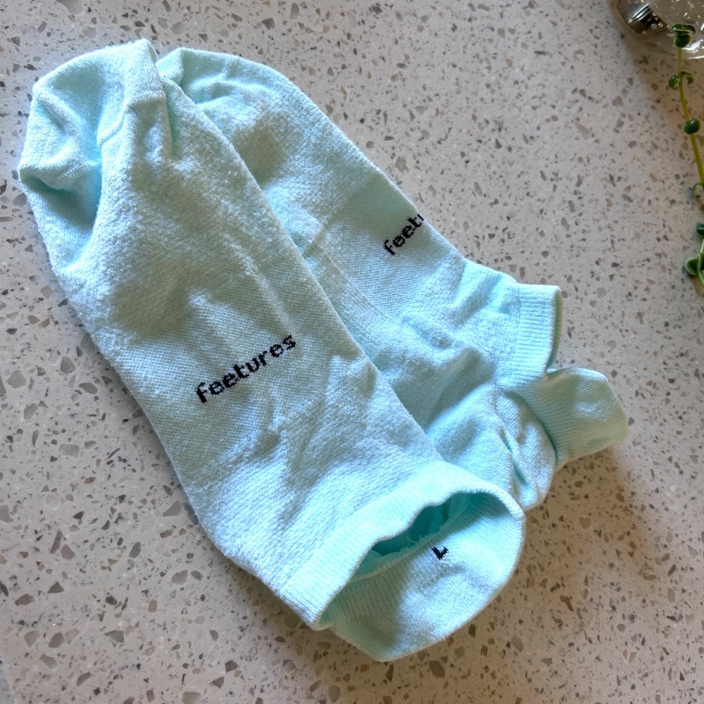 Feetures Athletic Socks, Large